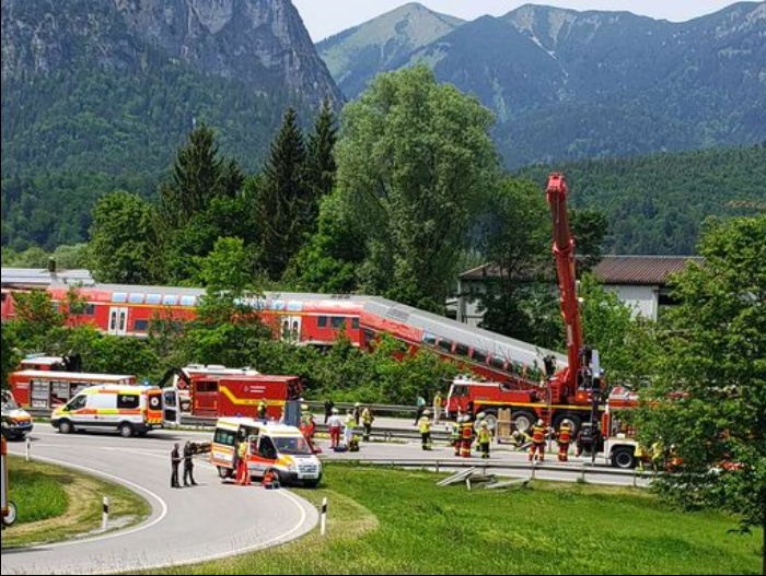 Video Tren Deraiat N Germania Cel Pu In Trei Mor I I Zeci De R Ni I