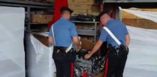 Torino – cuplu de români și un bărbat italian fură 50 de motoare Ferrari în valoare de 900.000 de euro