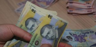 România – găsesc 3.200 de lei pe stradă (circa 700 de euro) și-i predau poliției. Doi copii de 12 ani, exemplu pentru adulți