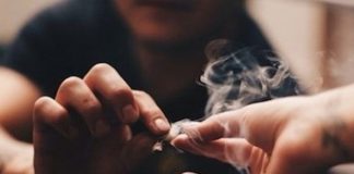 Poezia zilei: „Ultima ţigară” – Alexandru Ioan Văduva