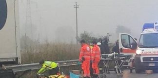 Italia: avea pană la mașină și s-a oprit pe marginea străzii, șofer român mort după ce a fost lovit în plin de un camion