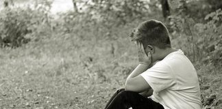 Un copil de 11 ani cu părinții plecați în străinătate, găsit spânzurat într-un centru de plasament din Caraş-Severin