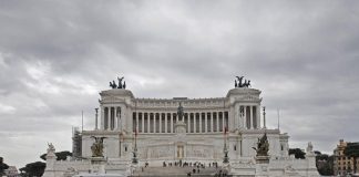 Informații generale despre sistemul politic, administrativ şi juridic în Italia