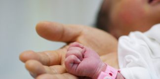 Puglia: primul copil născut în anul 2018 este o fetiță română. Iuliana Liliana s-a născut la zece minute după miezul nopții