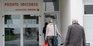 Bătaie între „badante” pentru un loc de muncă, într-un spital din Italia. Femeile s-au împins, s-au tras de păr și s-au insultat