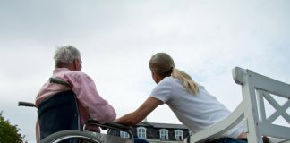 „Badantele: femei cu inimile-n altă parte”, 840.000 prezente în Italia, peste 5 ani numărul lor va crește cu 50%