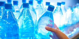 Italia: 90% din apa îmbuteliată conține plastic, se recomandă apa de la robinet