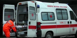 Italia: O mamă româncă a murit după ce și-a înfipt un cuțit în inimă. Născuse o fetiță cu 6 luni în urmă