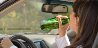 În zig-zag pe o șosea din Italia: femeie română de 56 de ani, beată criță la volan