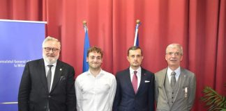 Studentul român cu cel mai mare punctaj la examenul de admitere la Medicină din Italia, premiat de ambasadorul României