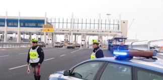 Italia: controale intense ale poliției rutiere, un alt șofer român amendat și pus sechestru pe mașină. Circula cu numere de înmatriculare românești