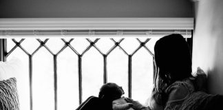 Italia: Tânără română internată la Psihiatrie după ce a amenințat că își aruncă bebelușul de la balcon