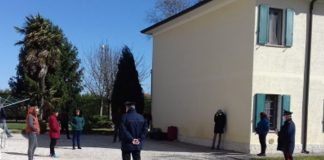 Italia: 17 sezonieri români pârâți la carabinieri de patronul italian că vor să se întoarcă în România
