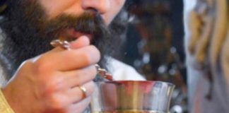 Prefectura din Reggio Emilia interzice împărtășania în bisericile ortodoxe deoarece se folosește o singură linguriță