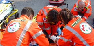 Român din Italia găsit mort de mai multe ore sub tractorul cu care s-a răsturnat într-un canal