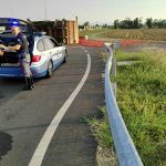 camion pomodori ribaltato3