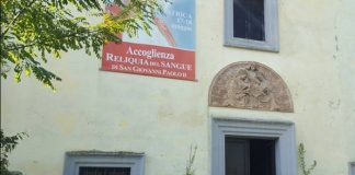 Circa 70 de români din Italia adunați la biserică de Sf. Nicolae. Primarul a chemat carabinierii, iar preotul a fost amendat