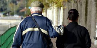 Italia: Trei badante românce trimise în judecată, au înșelat cu 20 000 de euro un cuplu de pensionari apoi au dispărut