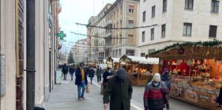 Român sărac alungat dintr-un oraș din Italia. Îi deranja pe cei care făceau cumpărături pentru Crăciun