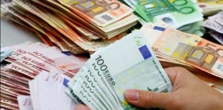Un italian a dăruit 250.000 de euro unei românce mai tânără cu 52 de ani decât el. Soția bărbatului a dat-o în judecată