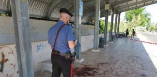 Un român și-a tăiat gâtul în Italia după ce a pierdut o sumă de bani la jocuri de noroc. Salvat de un trecător