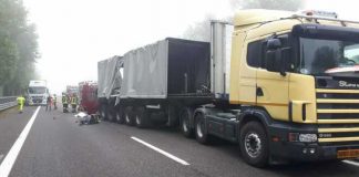 Un român mort și alți trei răniți în Italia într-un grav accident rutier între un TIR și o dubă