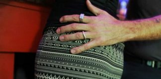 Româncă din Italia șantajată de amantul italian că-i spune soțului din România despre relația lor