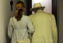 Badantă româncă din Italia, acuzată că a profitat de senilitatea bătrânului pentru a se mărita cu el. Prietenii pensionarului sar în apărarea femeii