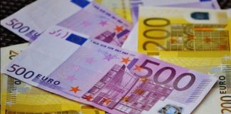 Un bătrân din Italia a aruncat din greșeală la gunoi un milion de euro. Banii au fost făcuți fărâme