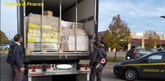 Camion cu numere de România, blocat în Italia. 21 de tone de alimente au fost sechestrate