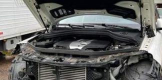 Un român din Italia și-a găsit Mercedesul dezmembrat în parcare. I-au furat piese de peste 14.000 de euro, inclusiv volanul