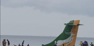 VIDEO | Avion cu pasageri prăbușit într-un lac din cauza unei furtuni