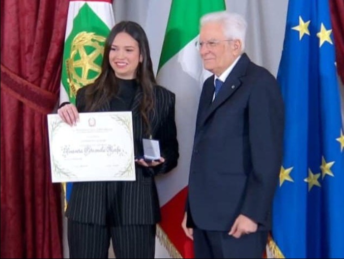 Romeno premiato dal Presidente della Repubblica Italiana.  Petronela è “Alfiere della Repubblica” |  Il rotaliano