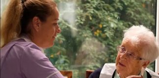 Badantă „la fix” în Italia. Informații despre drepturi și îndatoriri conform CCNL