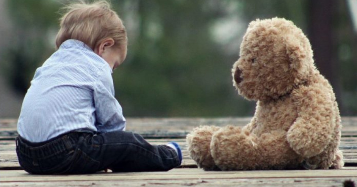 Un italiano ha abbandonato i suoi 4 figli per strada per infastidire la moglie.  Due dei cuccioli sono bambini |  Il rotaliano