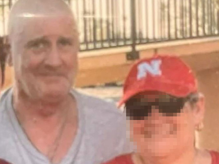 Un bărbat a salvat viața soției sale în timp ce un vecin trăgea focuri de armă spre ei