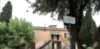 Familie de români din Italia, ocupă abuziv casa paznicului din cadrul unei vile istorice: „Nu plecăm de aici!”