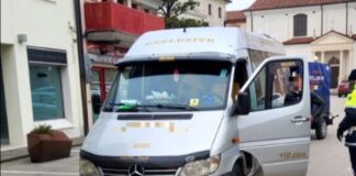 Italia: O româncă dintr-un microbuz care se îndrepta spre România folosea buletinul altei persoane pentru a călători