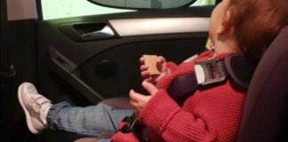 Italia: Fetiță de un an găsită moartă într-o mașină parcată