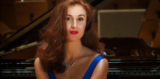 Româncă de succes în Italia: Sînziana Mircea, pianista care impresionează lumea muzicală