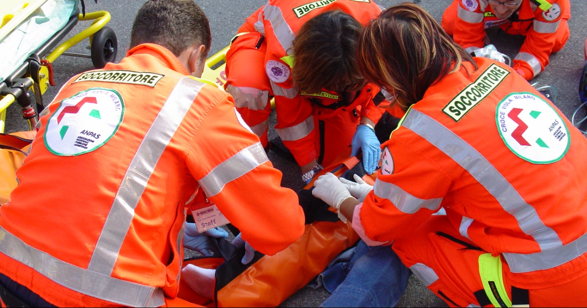 Rumeno morto tra le braccia della moglie in Italia.  È crollato a terra in attesa del |  Il treno Rotalien