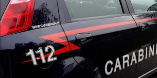 Un român din Italia, care se certa la telefon cu tatăl său din România, s-a trezit cu carabinierii la ușă