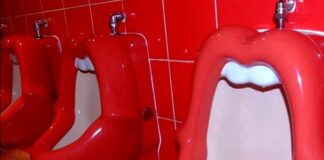 Polemică în Italia: Pisoare în formă de gură feminină în toaleta bărbaților de la o sală de sport