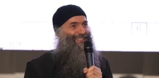 Preot către românii din diaspora: „Ar trebui să sărutați picioarele la cei care au rămas în țară, că aveți unde veni!”