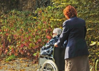 A plecat să lucreze ca badantă în Italia, dar a pierdut dragostea fiicei sale. „N-am dus lipsă de bani, ci de iubire”