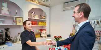 Cofetăria unei românce din străinătate, lăudată de primarul localității: „Prăjiturile sunt delicioase” photo_2023-11-29_16-30-18
