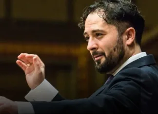 „Mama a muncit în Italia 22 de ani, datorită ei am ajuns cine sunt acum”. Povestea marelui dirijor Daniel Jinga 1200-2026011895458 (7)