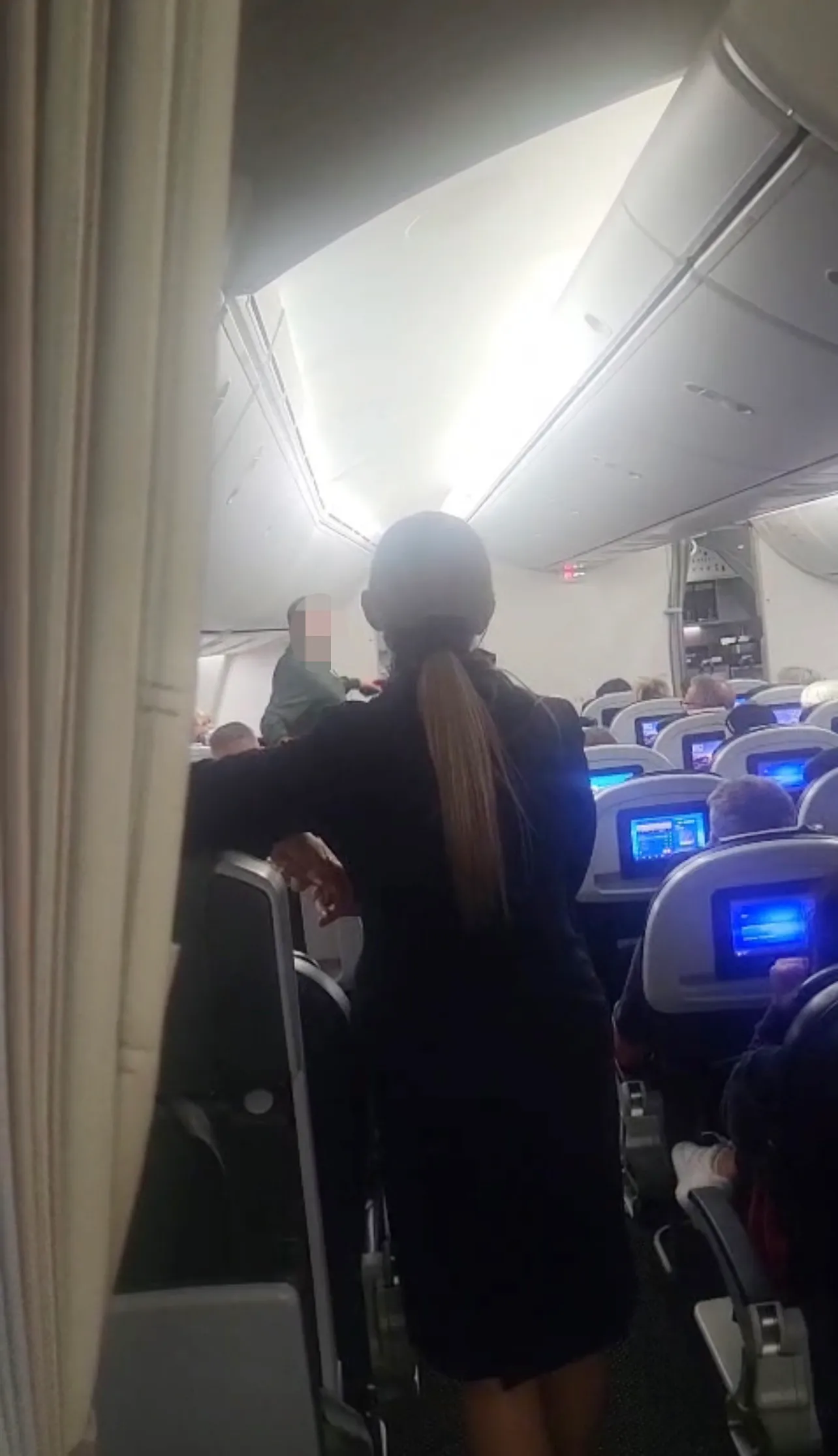 flightmare-shock-moment-drunk-passenger-998958230 flightmare-shock-moment-drunk-passenger-998958230