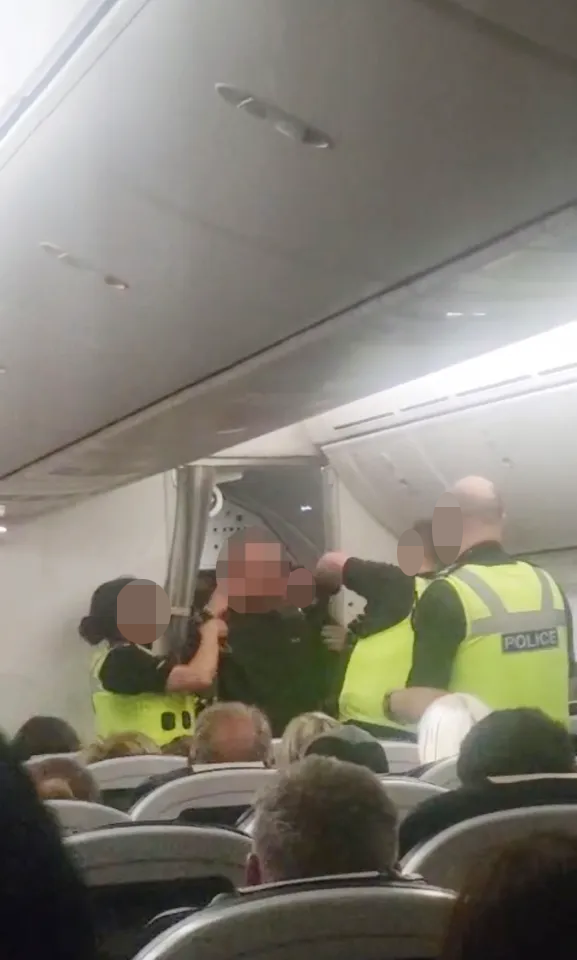 flightmare-shock-moment-drunk-passenger-998966291 flightmare-shock-moment-drunk-passenger-998966291