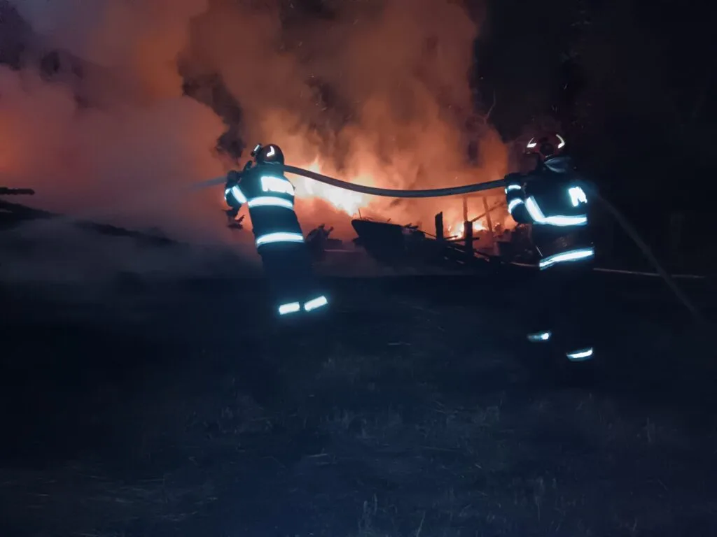 FotoVideo-Suceava-Tragedie-la-Brodina.-Un-batran-de-81-de-ani-a-murit-intr-un-incendiu-devastator-2-1024x768 FotoVideo-Suceava-Tragedie-la-Brodina.-Un-batran-de-81-de-ani-a-murit-intr-un-incendiu-devastator-2-1024x768